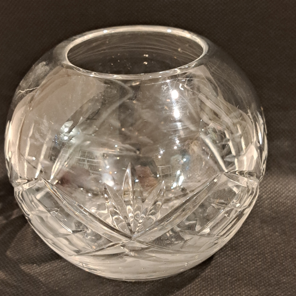 Round Crystal Sphere Vase.  Rose bowl Vase.